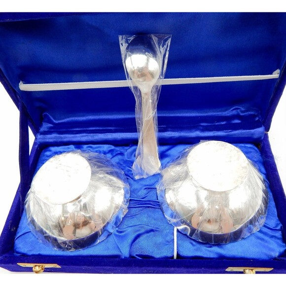 Silver Small Condiment Relish Bowls And Spoons Two of Each Velvet Box Unbranded - Picture 4 of 6